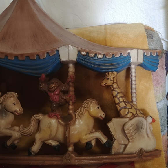 Carroussel  vintage 1971 Universal Statuary corp - Picture 5 of 6